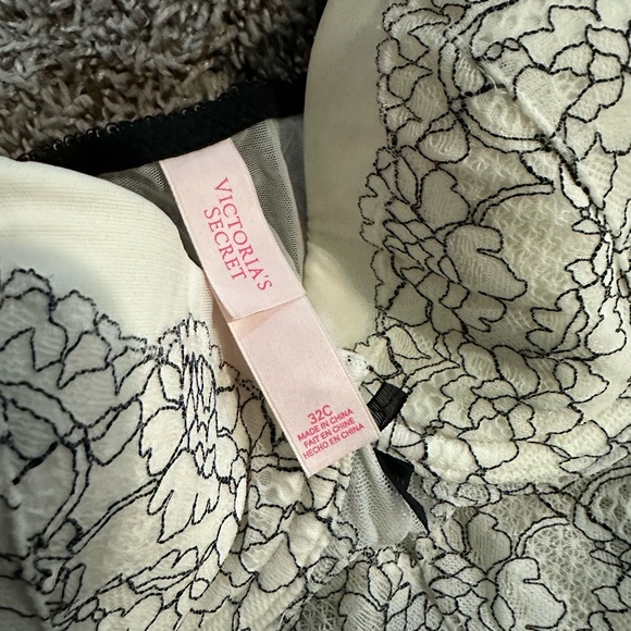 Victoria’s Secret white and black lace corset 32C  - Picture 2 of 2